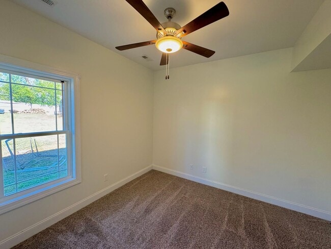 Building Photo - Old Forest Rd Duplex