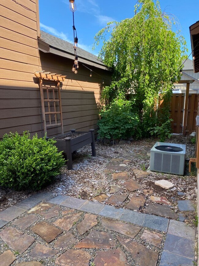 Building Photo - 3-BR Craftsman Home in SE Bend