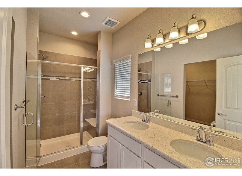 Master bathroom - 1692 Grand Ave