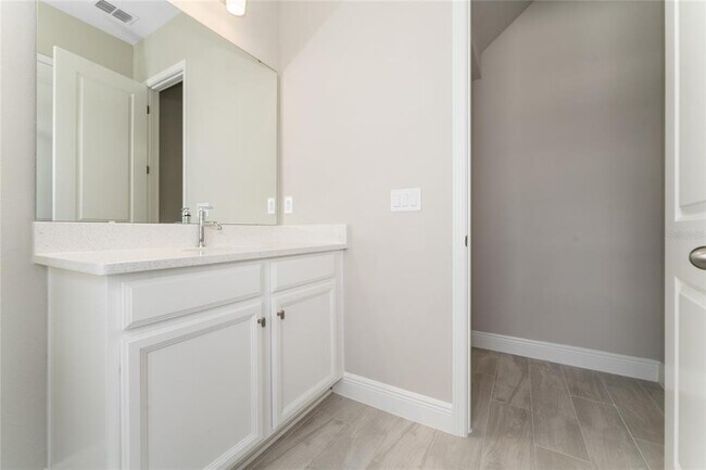 Building Photo - 13254 McMillan Dr