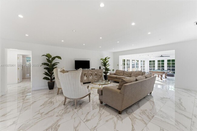 Building Photo - 201 Calle Grande Dr