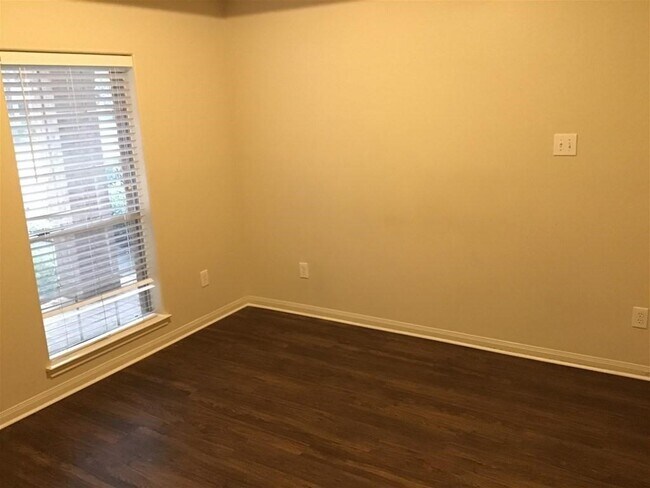 Building Photo - 1830 Arrowhead Ct