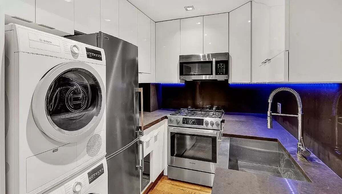 Building Photo - 330 East SIXTH Street