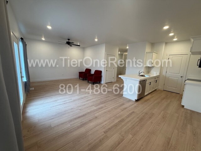 Building Photo - This property offers a NO DEPOSIT option available