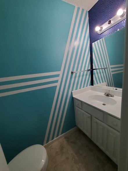half bathroom - 12400 Brookglade Cir