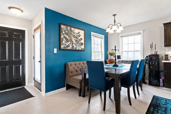 Building Photo - Lovely home in Peach Tree - Waiting for you to call home for the Holidays!