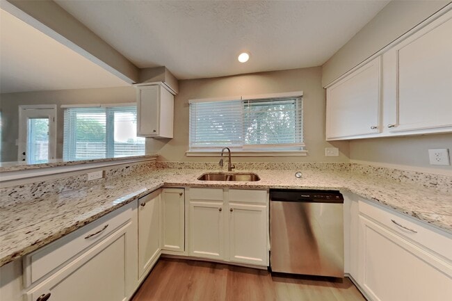 Building Photo - 216 Tara Plantation Dr