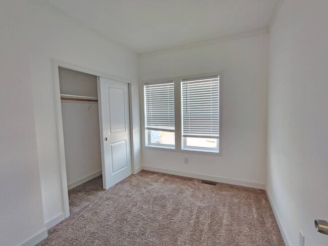 Building Photo - 6656 Pentz Rd