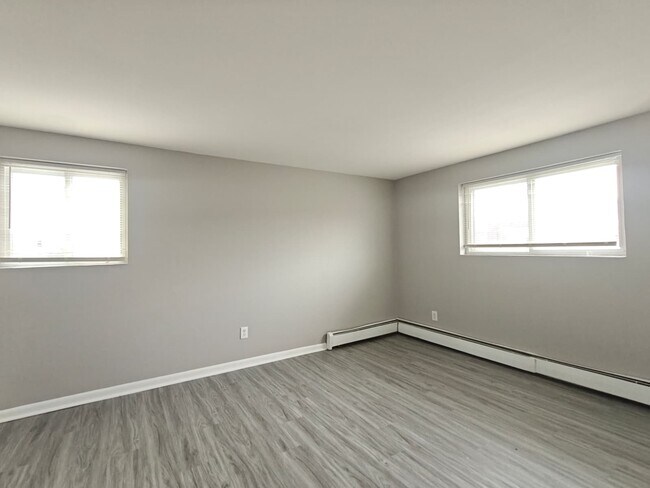 Building Photo - 308 Main St