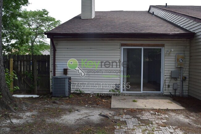 Building Photo - 579 Peregrine St