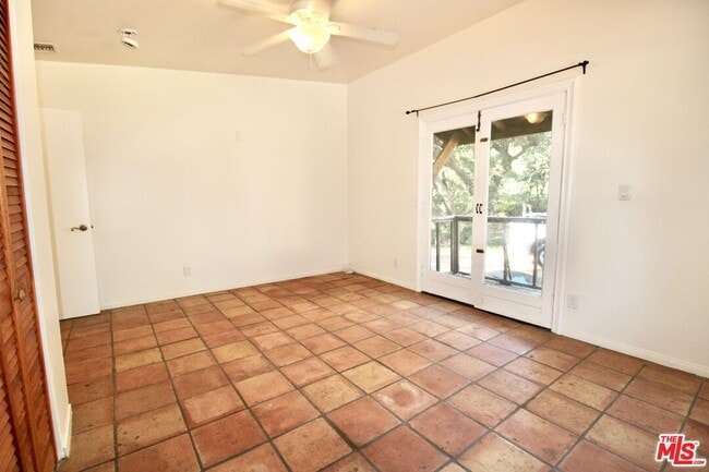 Building Photo - 20200 Paradise Ln