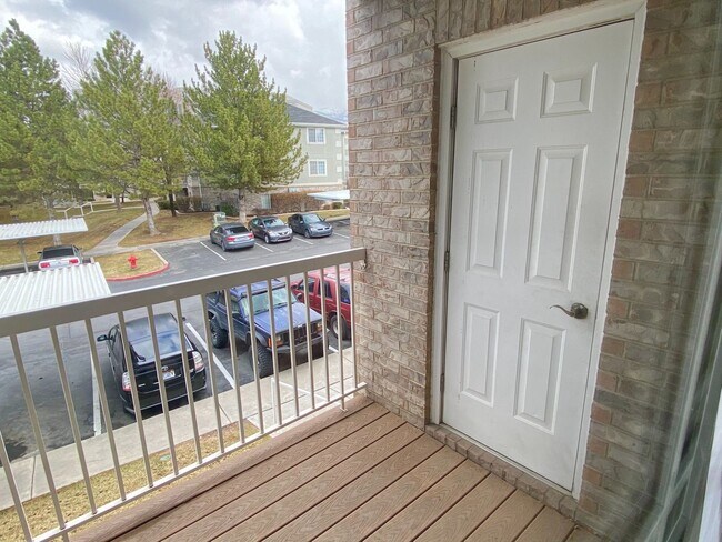 Building Photo - Beautiful 2 Bedroom Condo in North Orem