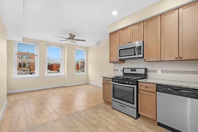 Building Photo - 212 E Chase St