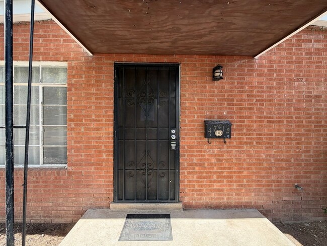 Building Photo - 3 Bedroom Single Story Available Near Comanche Rd NE & San Mateo Blvd NE!
