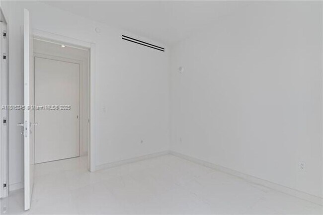 Building Photo - 300 Biscayne Blvd Way