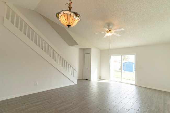 Building Photo - 756 Aquatic Dr