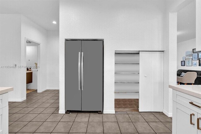 Building Photo - 2927 Bogota Ave