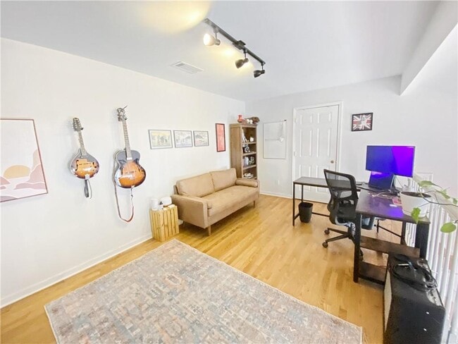 Building Photo - 521 McGill Park Ave NE