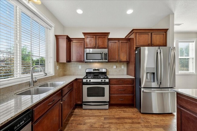 Building Photo - Stylish Multi-Level Condo in West Boise