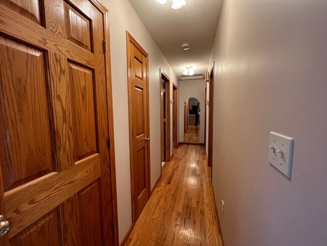 Building Photo - Gorgeous 5 Bed, 2.5 Bath Single-Family Home!