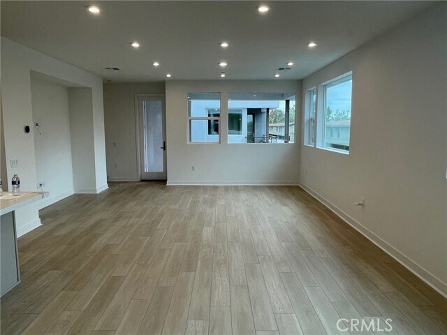 Building Photo - 691 S Lyon St