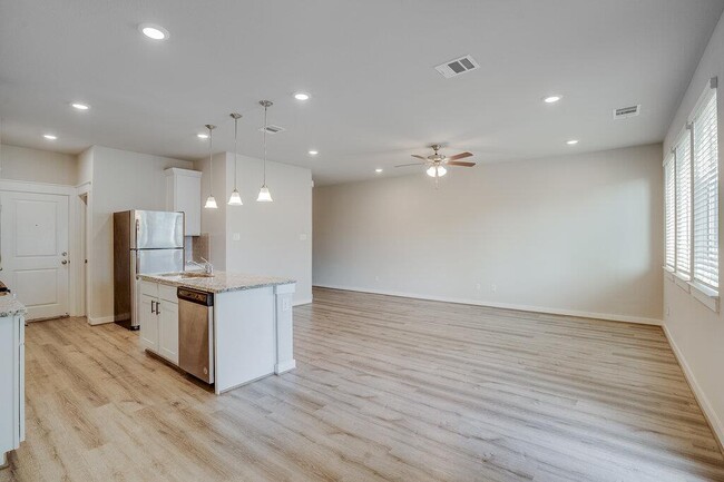Building Photo - 505 Pearly Eye Dr
