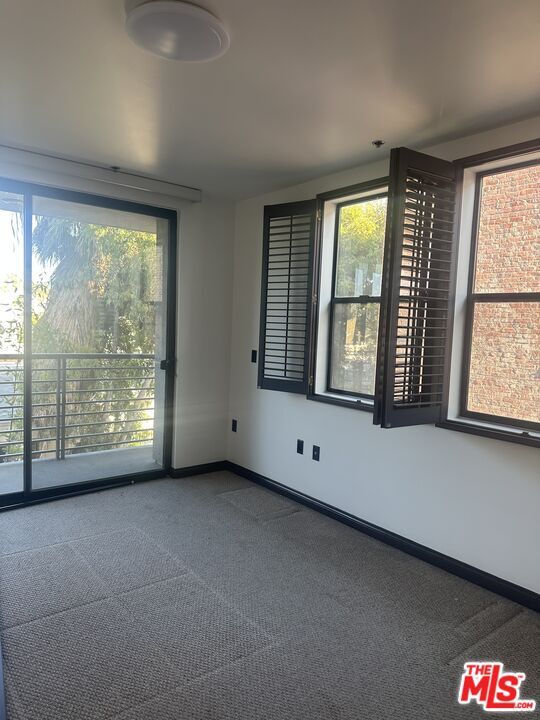 Building Photo - 520 S Kingsley Dr