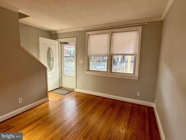 Building Photo - 3613 Parkdale Ave