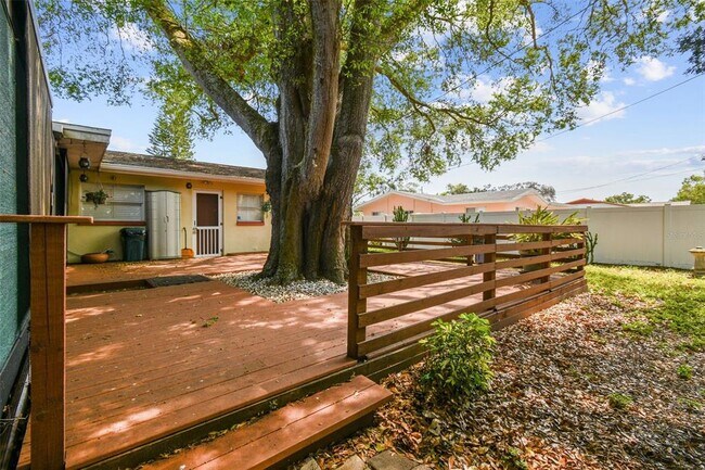 Building Photo - 950 Emerson Dr