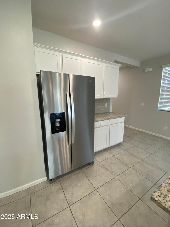 Building Photo - 24620 W Mohave St