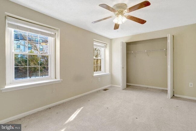 Building Photo - 5759 Independence Cir