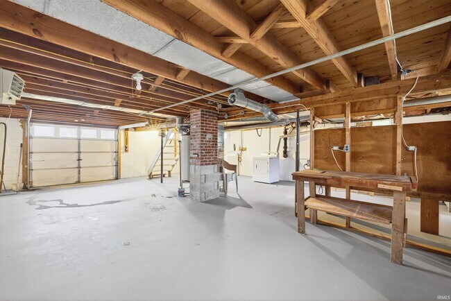 Building Photo - 201 W Church Ln