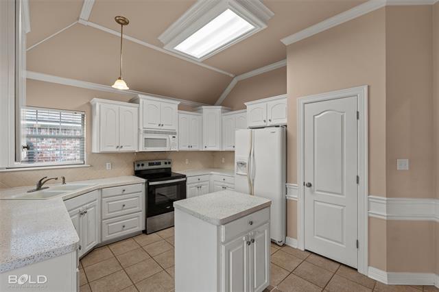 Building Photo - 6012 Whitney Dr