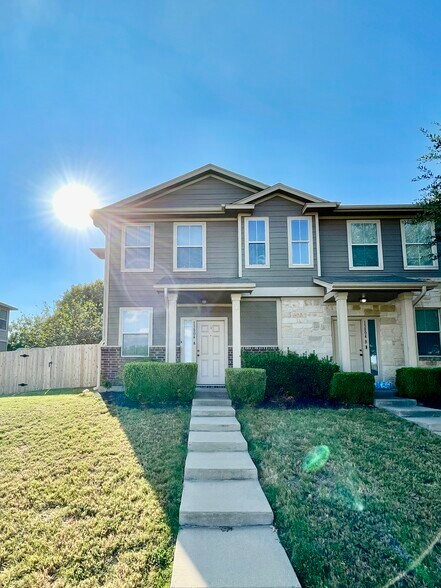 Primary Photo - 13804 Harris Ridge Blvd