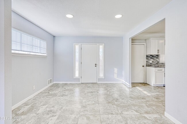 Building Photo - 6200 Palo Alto Ave