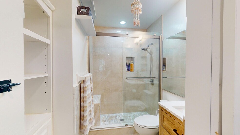 Building Photo - 385 E Hartford St