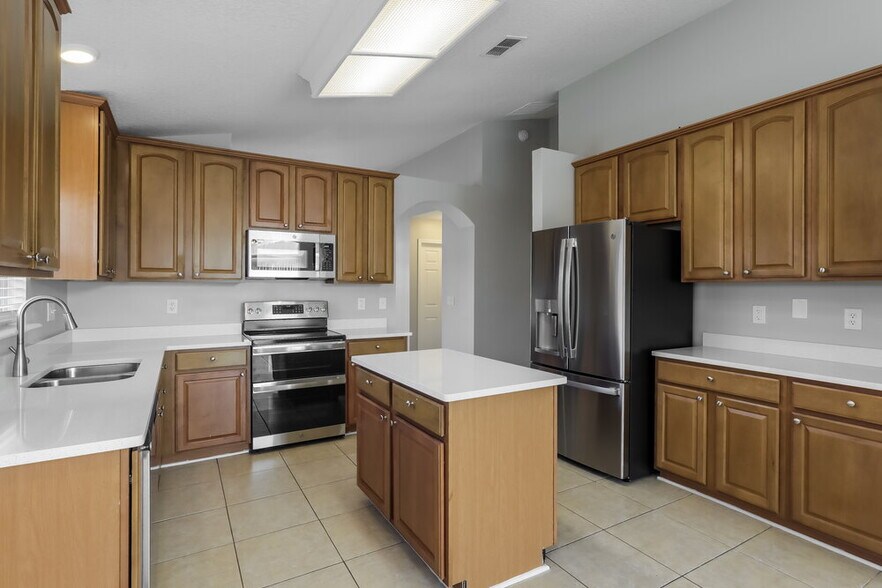 Building Photo - 179 Prince Phillip Dr