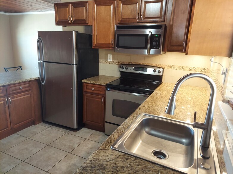 Building Photo - 327 Lee Ave