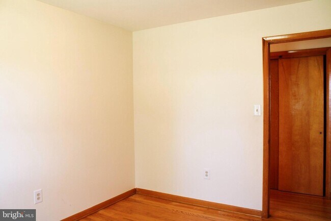 Building Photo - 481 Riffey Ln