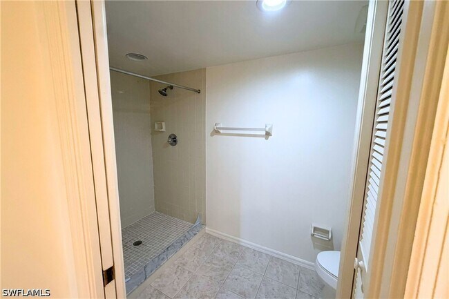 Building Photo - 7360 St Ives Way