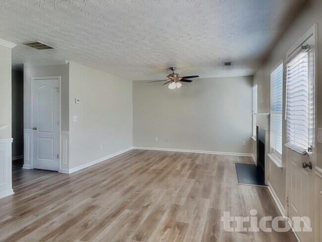 Building Photo - 1005 Ulster Ct