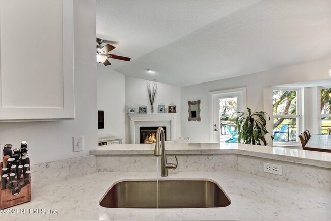 Building Photo - 3433 Heron Dr N
