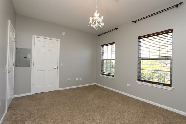 Building Photo - 3333 Stratford Ct