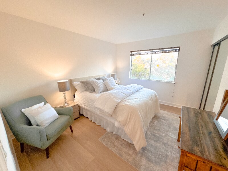 Building Photo - 115 Thatcher Ln