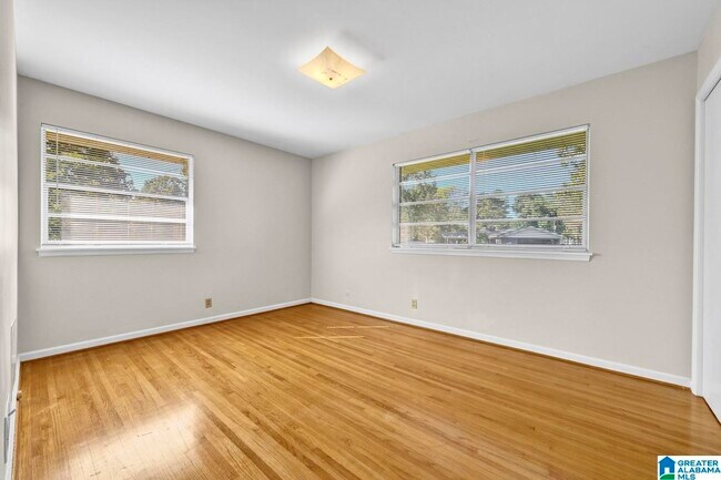 Building Photo - 2516 Ridgewood Rd