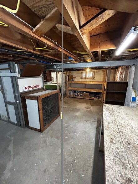 Building Photo - 706 E 71st Ter