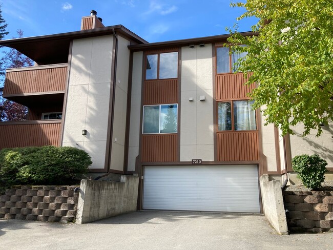 Building Photo - Well Kept 2 Bedroom Foxridge Condo W/Garag...