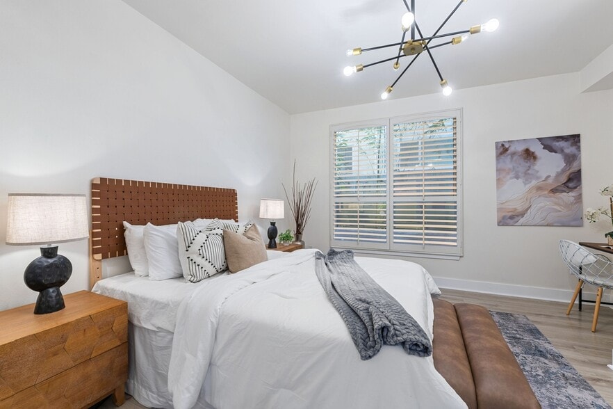 Building Photo - 2240 S Beverly Glen Blvd