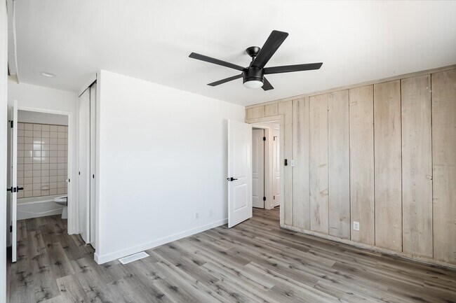 Building Photo - 215 Moonstone St