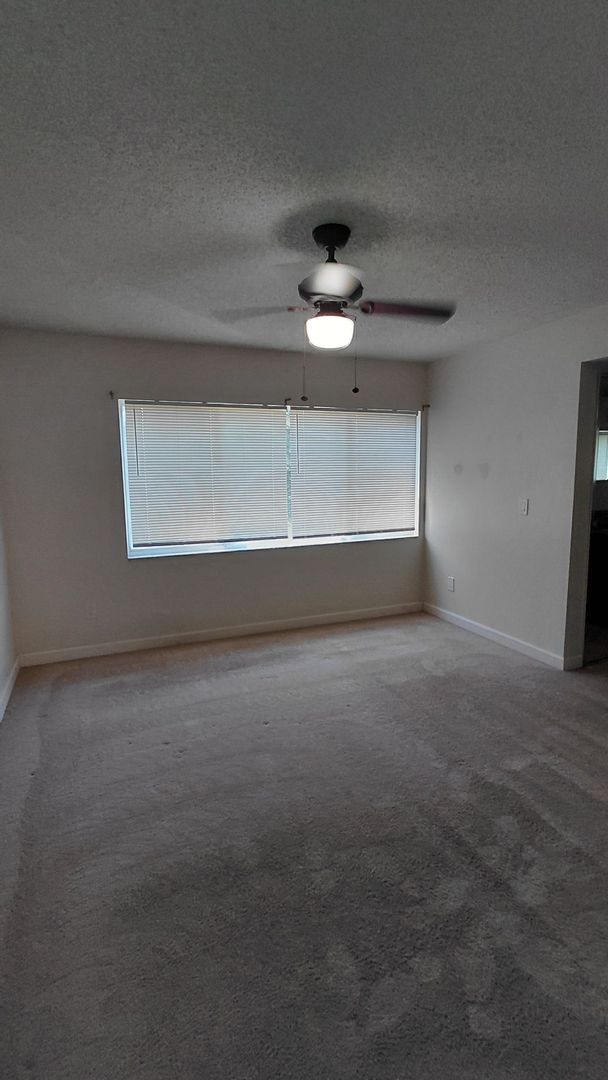 Building Photo - Beautiful townhome near Universal and Mill...